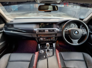 (RENT) BMW 520I 2.0L AT