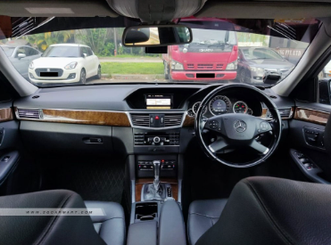 (RENT) Mercedes-Benz E-Class E200 1.8A