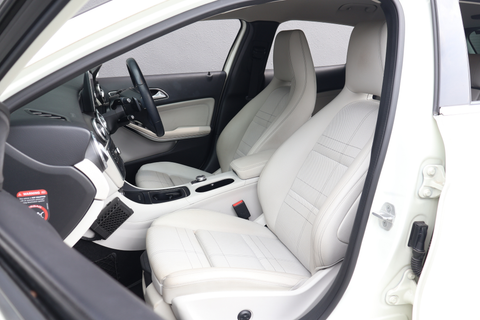 (RENT) Mercedes-Benz GLA Class GLA180