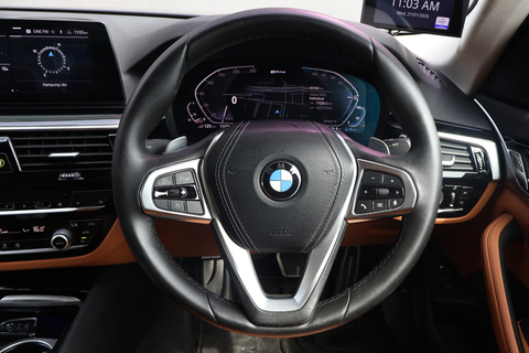 BMW 5 Series 530e Plug-in Hybrid iPerformance