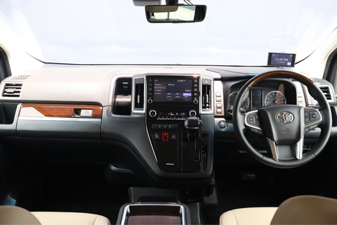 (LEASE) Toyota Granace 2.8G 8 Seater Auto