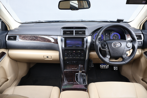 (RENT) Toyota Camry 2.5 Auto