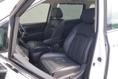 Nissan Elgrand 2.5A Highway Star Moonroof