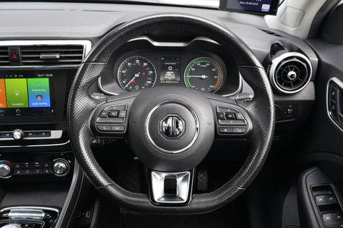 MG ZS EV Deluxe Panoramic Roof
