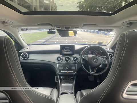 Mercedes-Benz GLA-Class GLA180 Urban Edition Panoramic Roof