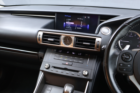 (RENT) Lexus IS200T Executive