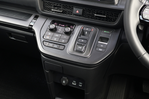 Honda Stepwgn Hybrid Spada 2.0A e-HEV