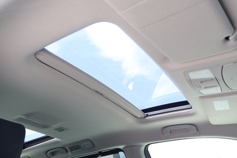 Nissan Elgrand 2.5A Highway Star Moonroof