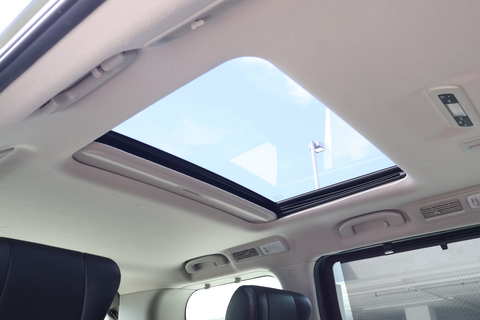 Nissan Elgrand 2.5A Highway Star Moonroof