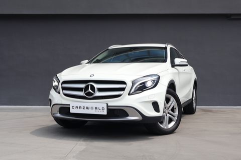 (RENT) Mercedes-Benz GLA Class GLA180