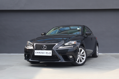(RENT) Lexus IS200T Executive