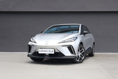 MG 4 Electric Trophy LR
