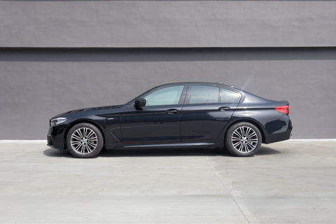 BMW 5 Series 530e Plug-in Hybrid iPerformance