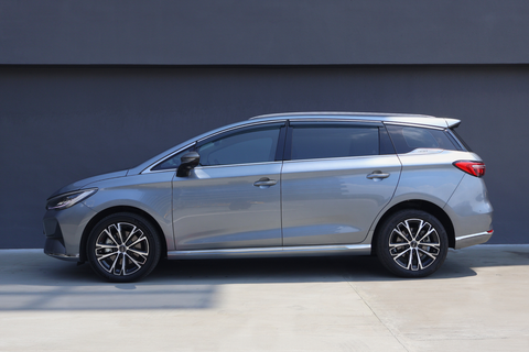 BYD M6 Electric 7-Seater