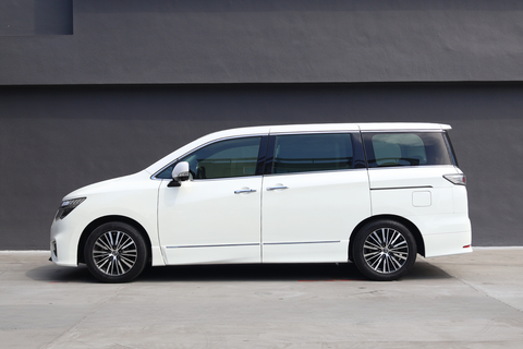 Nissan Elgrand 2.5A Highway Star Moonroof