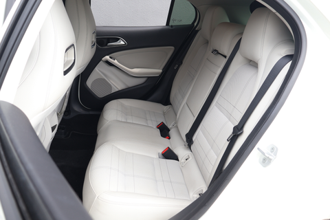 (RENT) Mercedes-Benz GLA Class GLA180