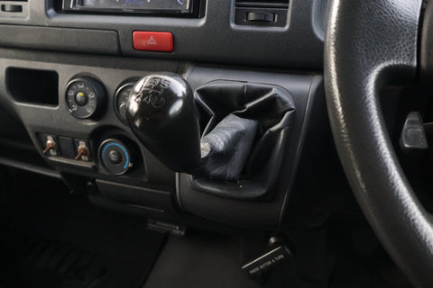 (LEASE) TOYOTA HIACE VAN TURBO MANUAL