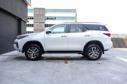 sell used white SUV Toyota Fortuner 2.7A singapore