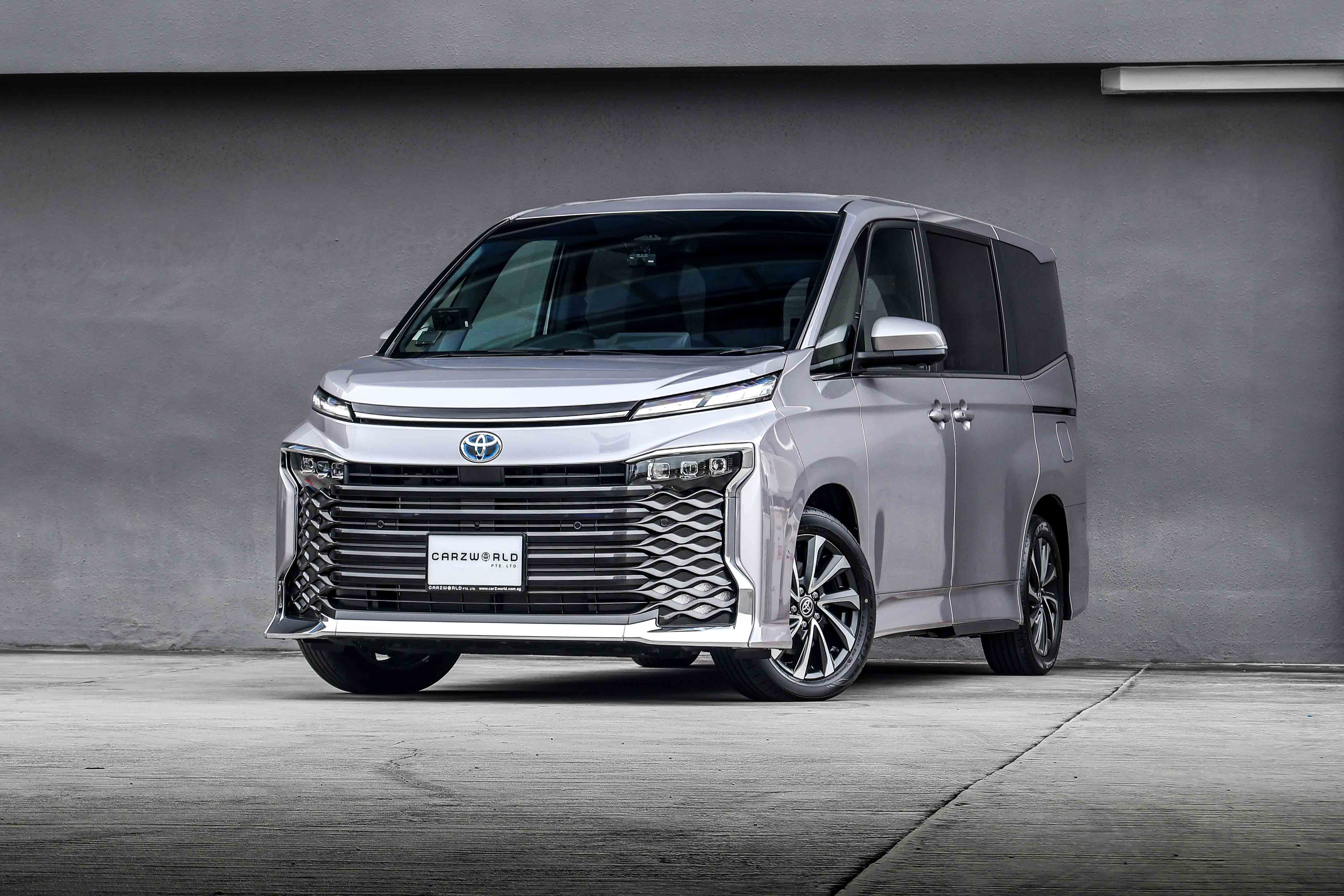 NEW Toyota Voxy Hybrid 1.8 SG | CarZ World Singapore - CarZ World