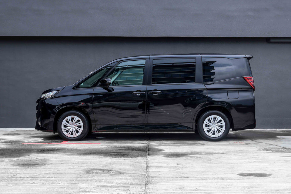 NEW Toyota Noah Hybrid 1.8X | CarZ World Singapore - CarZ World