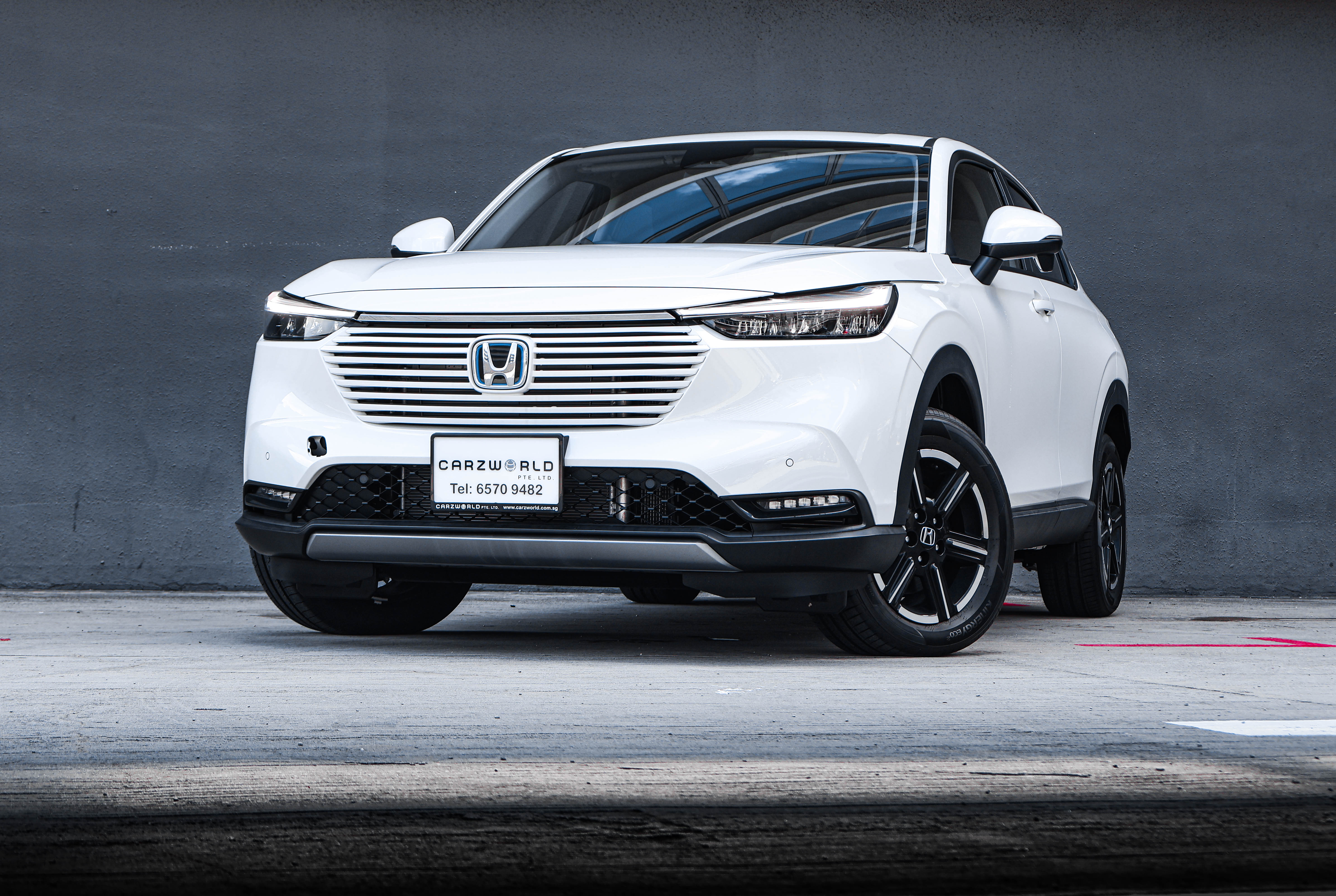 NEW_HondaVezelHybridWhite-4_1.jpg