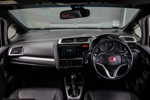 car interior honda jazz 1.5 VTIR ABS 2015 used car for sale singapore