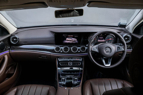 (RENT) MERCEDES BENZ E200 EXCLUSIVE (R18 LED)