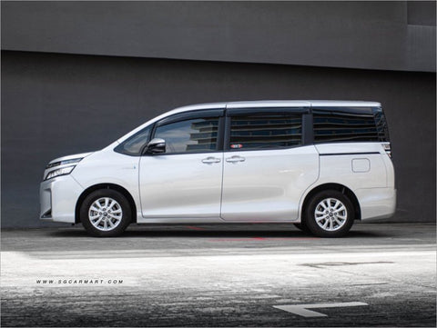 Toyota Voxy Hybrid 1.8A V