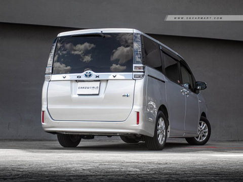 Toyota Voxy Hybrid 1.8A V