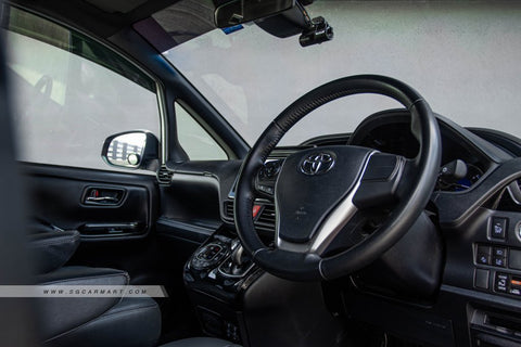 Toyota Voxy Hybrid 1.8A V