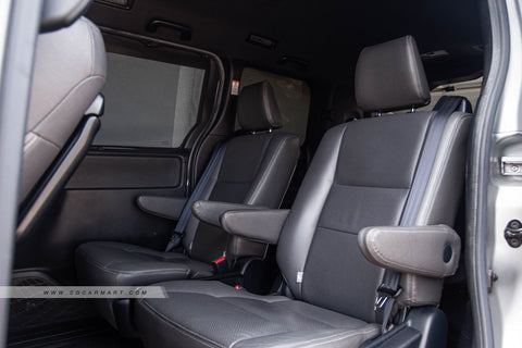 Toyota Voxy Hybrid 1.8A V