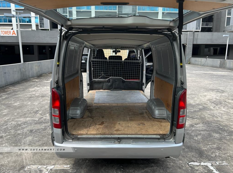 (RENT) Toyota Hiace Diesel 3.0M