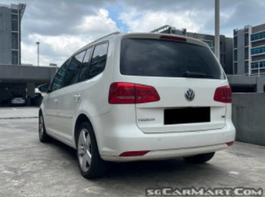 (RENT) Volkswagen Touran 1.4A Sunroof