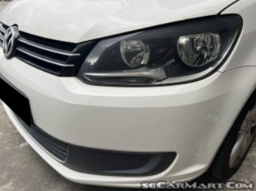 (RENT) Volkswagen Touran 1.4A Sunroof
