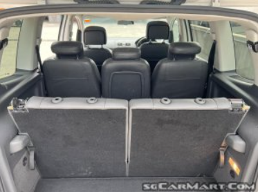 (RENT) Volkswagen Touran 1.4A Sunroof