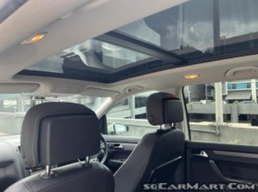 (LEASE) Volkswagen Touran 1.4A