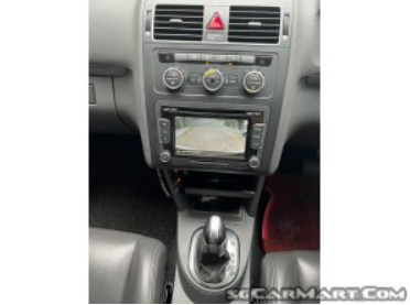 (LEASE) Volkswagen Touran 1.4A
