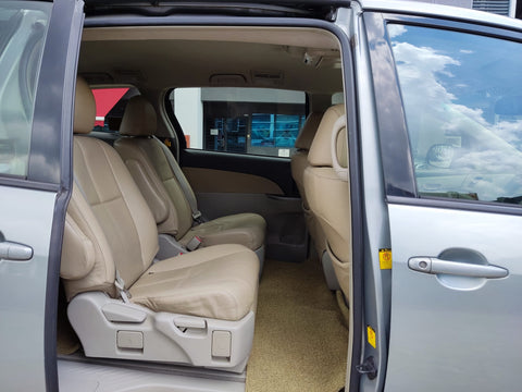 (RENT) Toyota Previa 2.4A