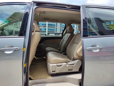(RENT) Toyota Previa 2.4A